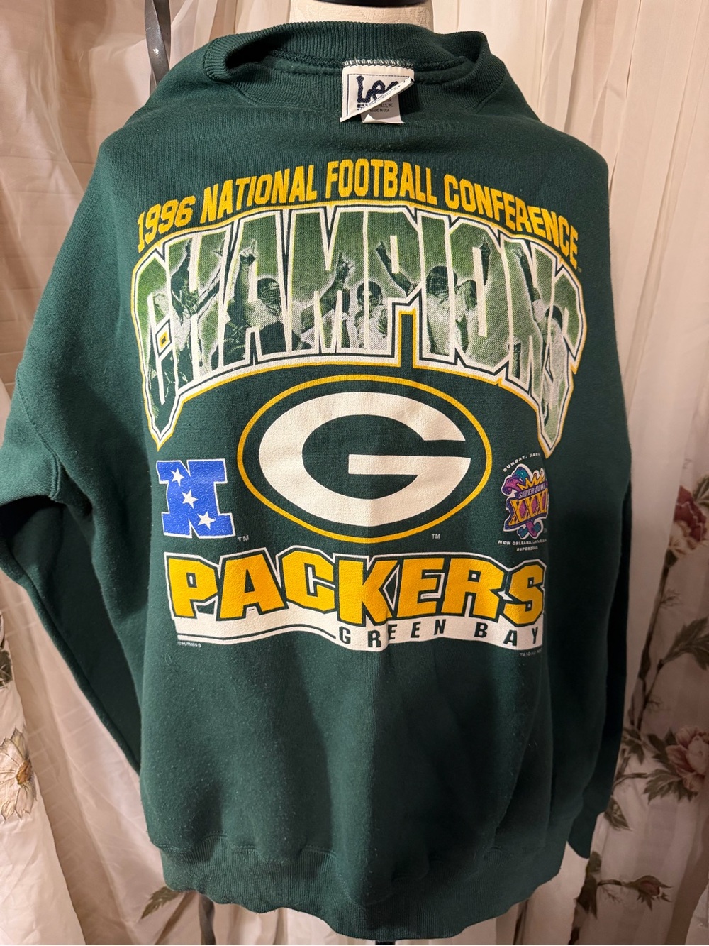 Lee Green Bay Packers Green Crewneck Sweatshirt with Yellow & White Graphics